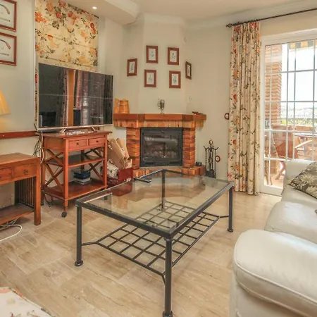 Three-bedroom In 아파트